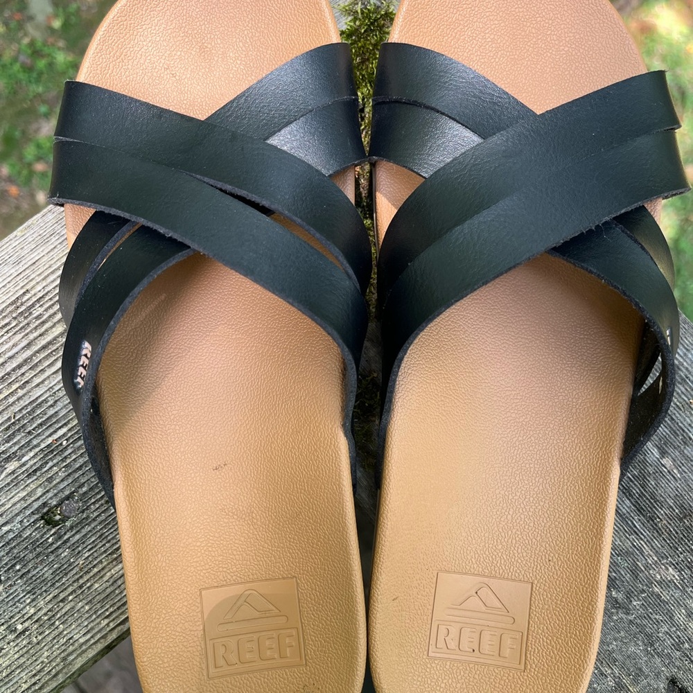 Black Reef slides! Worn twice!